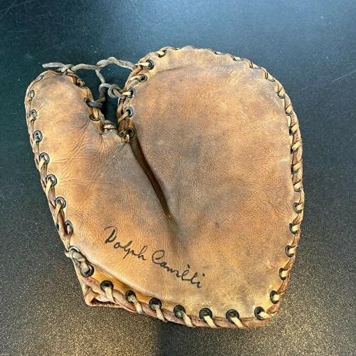 Dolph Camilli potpisao je 1940-ovu bejzbol rukavicu za model igre sa JSA COA-potpisanim MLB rukavicama